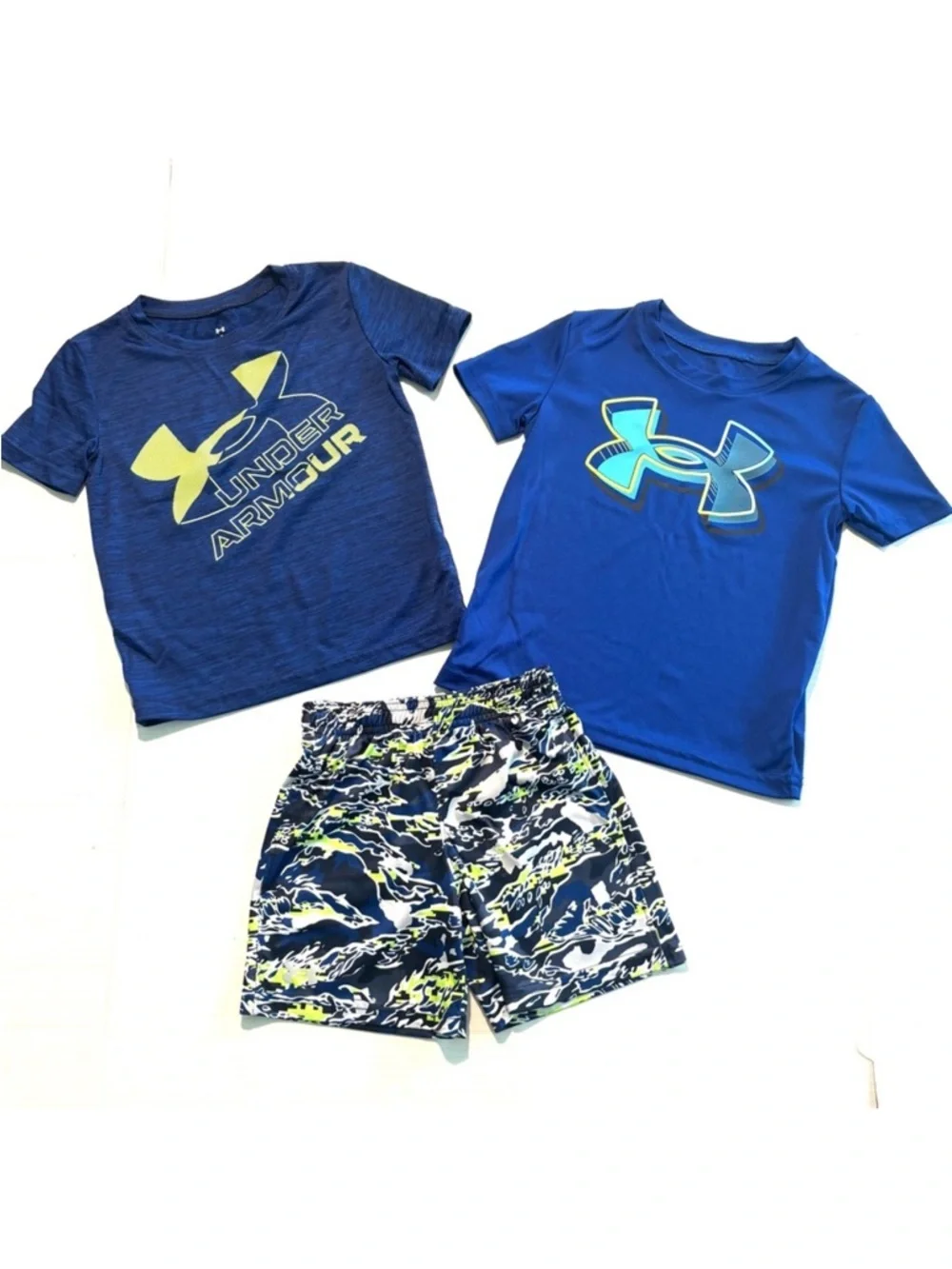 Under Armour Boys‎ Bundle 2 shirts Sz 4 and shorts Sz 3 Athletic Set LIKE NEW